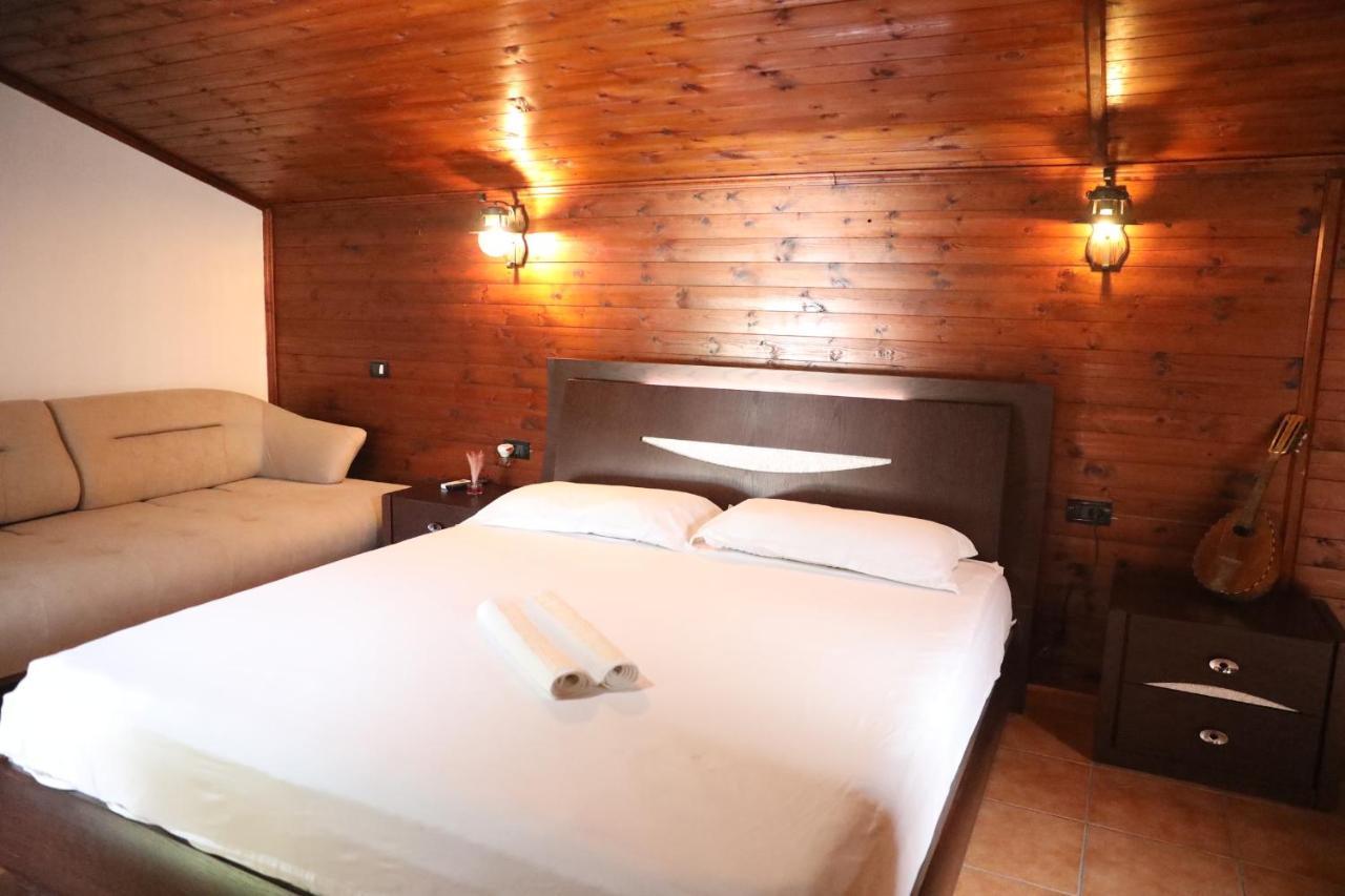 Hotel Paris Berat Exterior photo