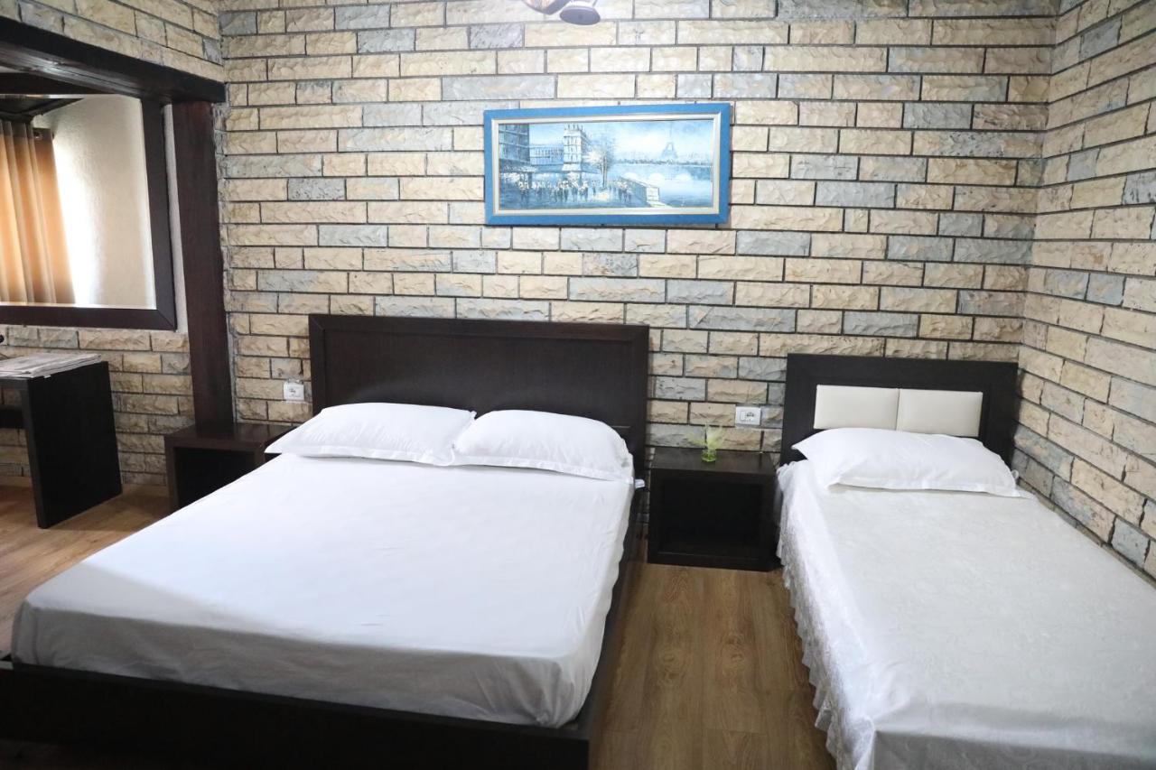 Hotel Paris Berat Exterior photo