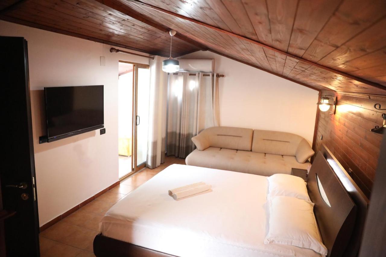 Hotel Paris Berat Exterior photo