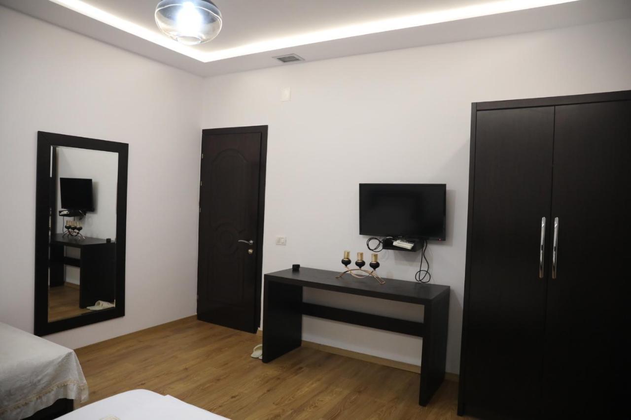 Hotel Paris Berat Exterior photo