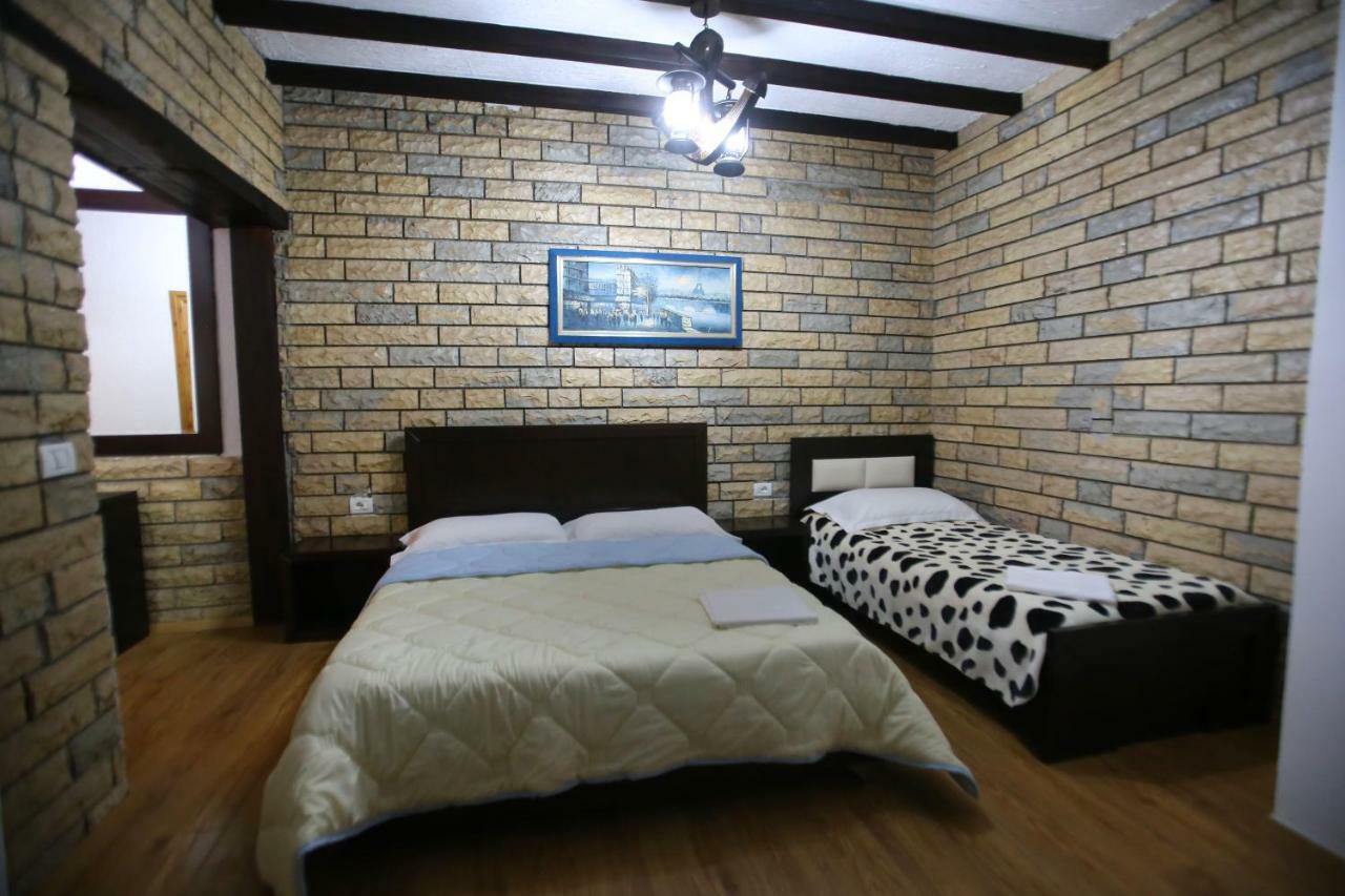 Hotel Paris Berat Exterior photo